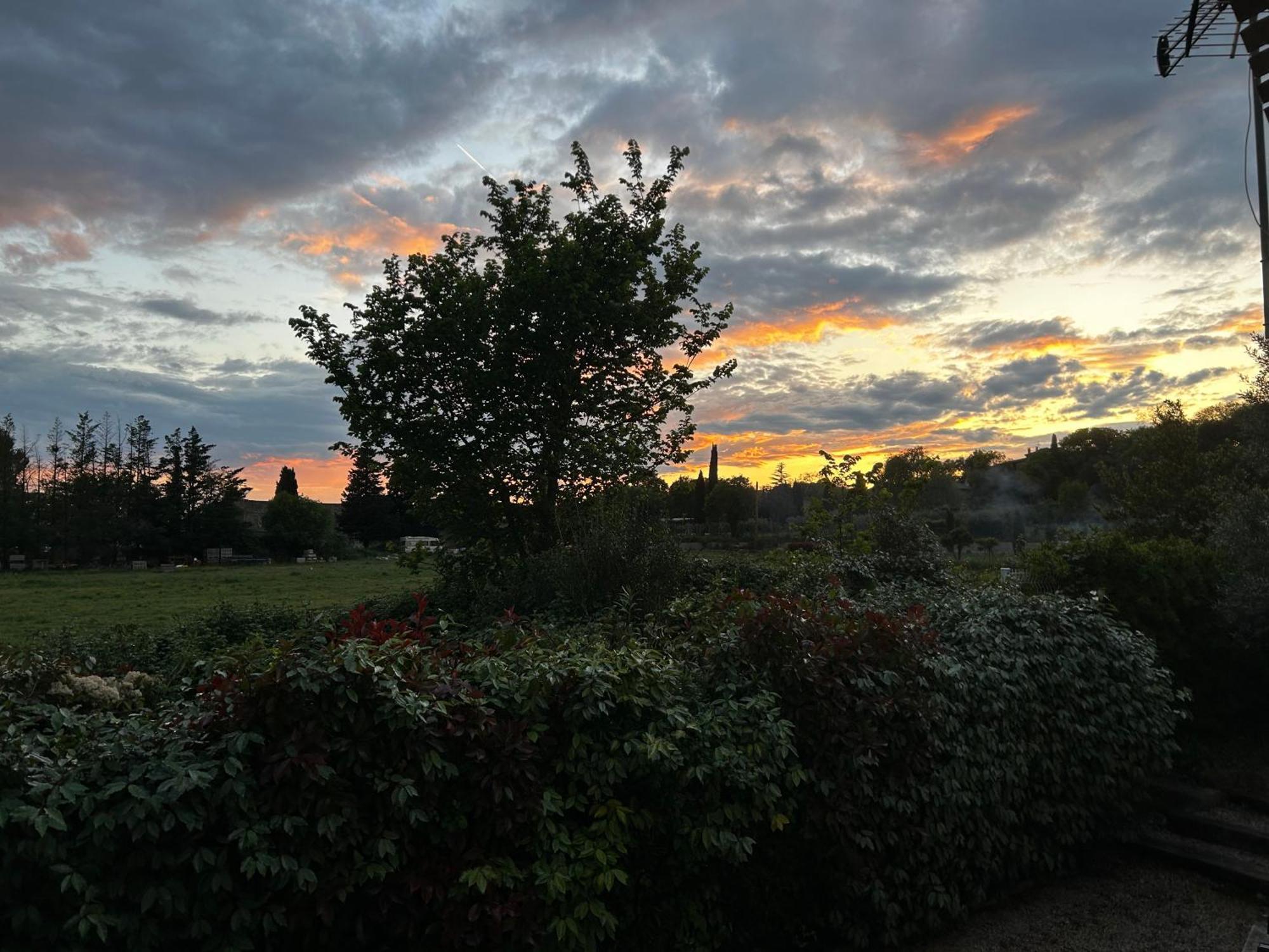 Le Clos Des Vignes Junas Exterior foto